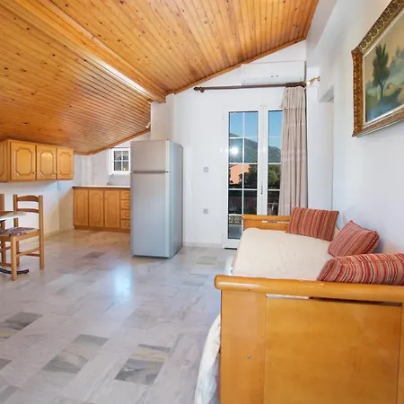 ディアマント コンプレックス アパートホテル カラヴォミロス