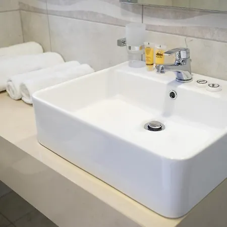 ディアマント コンプレックス アパートホテル 4*