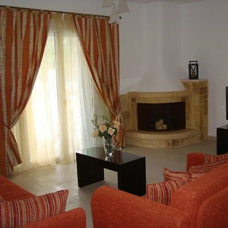Diamanto Complex 4* كارافوميلوس