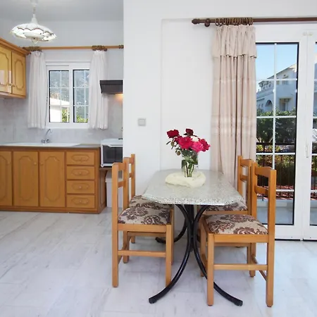 Diamanto Complex 4* קרבומילוס