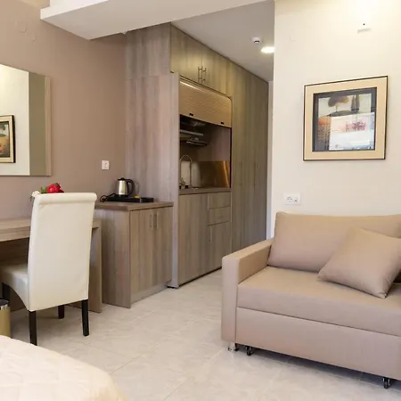 מלון דירות Diamanto Complex קרבומילוס