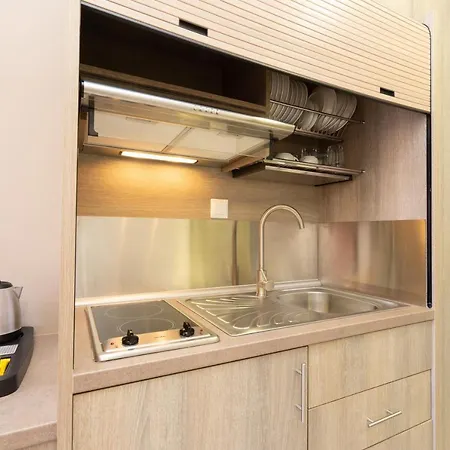 Diamanto Complex 4* كارافوميلوس